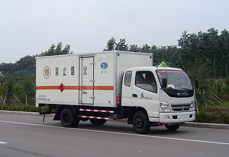 山東正泰 希爾 120馬力 4×2 爆破器材運(yùn)輸車(ZZT5071XQY)