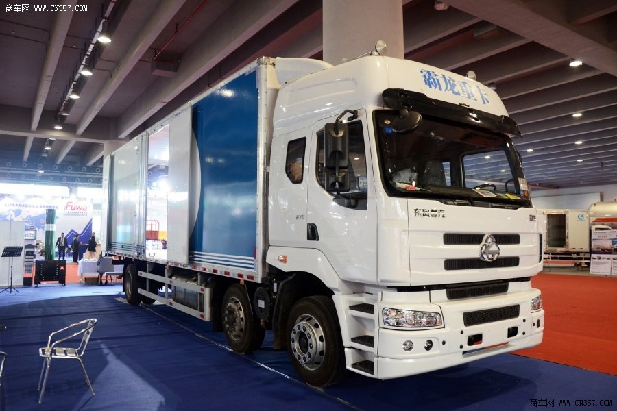 東風(fēng)柳汽 霸龍重卡 240馬力 6×2 廂式載貨車(LZ5200XXYM5CA)