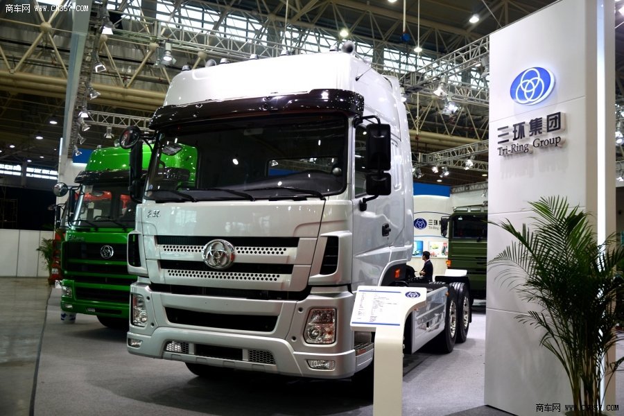 三環(huán)十通 御龍重卡 420馬力 6×4 牽引車(STQ4257L7Y15S4)