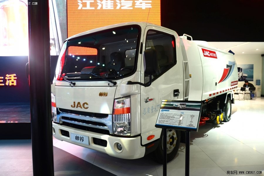 福建龍馬 154 馬力 4×2 洗掃車(FLM5080TXSJ4)