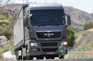 德國曼 TGX系列重卡 440馬力 6×4 牽引車