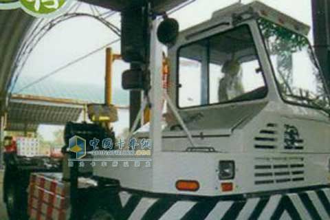 陜汽 4X2 偏置液化天然氣 碼頭牽引車