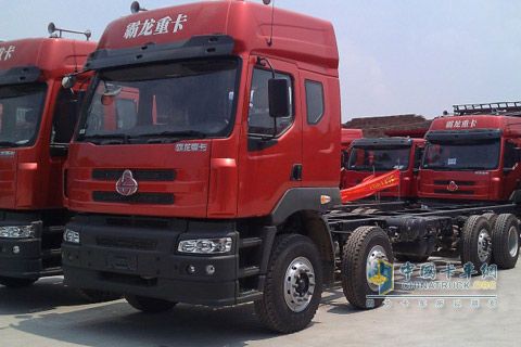 東風(fēng)柳汽 霸龍重卡 260馬力 8×2 載貨車 LZ1313PEL