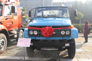 一汽柳特 4x2 LNG 長頭牽引車 141前臉