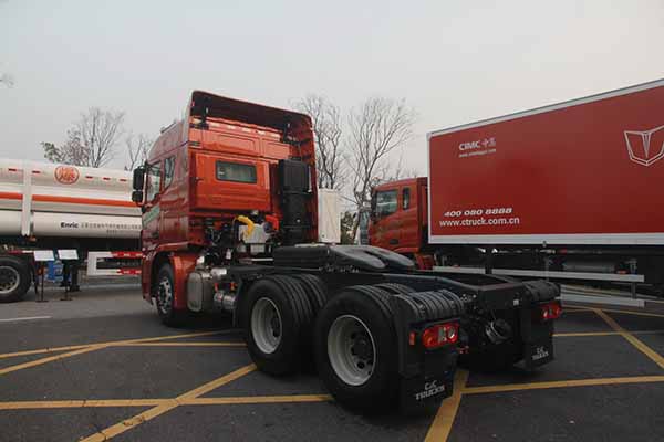 聯(lián)合卡車(chē) 玉柴 340馬力 國(guó)四 6X2 牽引車(chē)