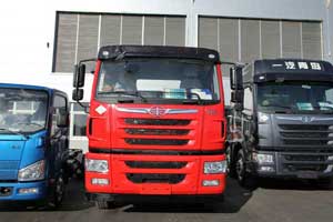 一汽解放青島 290馬力 悍V 8×4國(guó)四自卸車(chē)