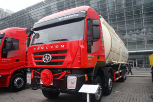 上汽紅巖 杰獅 8×4 390馬力國Ⅳ粉粒物料車