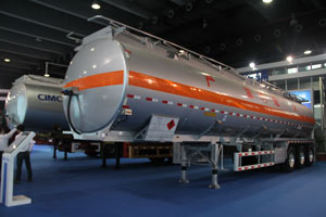 中集 鋁合金液體運(yùn)輸半掛車