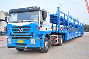 上汽紅巖 杰獅M100 上菲紅 290馬力 6X4 國(guó)四牽引車