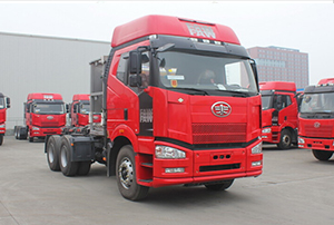 一汽解放 J6P重卡 390馬力 6X4 LNG牽引車