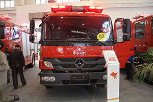 梅賽德斯-奔馳Atego 1329底盤城市主戰(zhàn)消防車