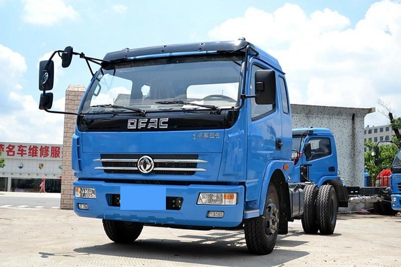 東風(fēng) 多利卡D6 115馬力 3300軸距排半輕卡底盤(pán)(DFA1040LJ11D2)