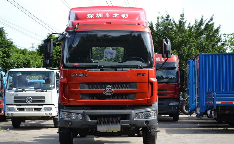 東風(fēng)柳汽 乘龍中卡 220馬力 4X2 牽引車(LZ4150M3AA)