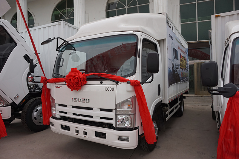 慶鈴五十鈴汽車 K600 三人座大容量廂車)(貨箱長(zhǎng)4.17米) 120馬力