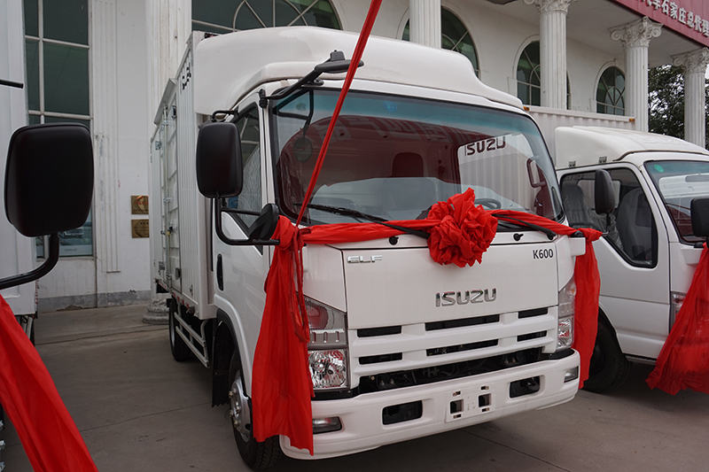 慶鈴五十鈴汽車 K600 三人座大容量廂車(貨箱長(zhǎng)4.97米) 120馬力