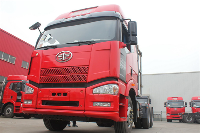 一汽解放 J6P重卡 390馬力 6X4 國(guó)四LNG牽引車(CA4250P66T1A2E22M4)