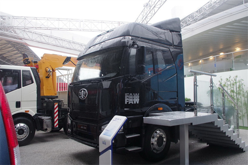 一汽解放 J6P重卡 2013款 500馬力 6X4 國(guó)四牽引車(CA4250P66K22T1A1HE4)