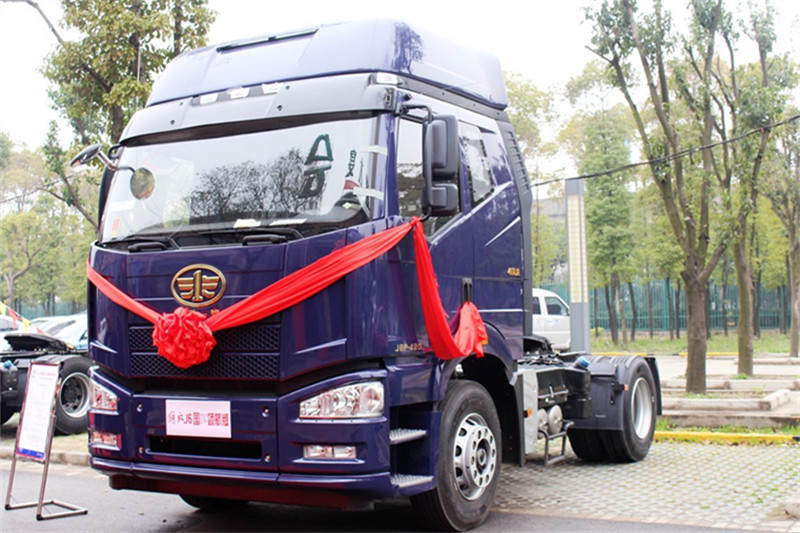 一汽解放 J6P重卡 精裝版 460馬力 6X2R 國四牽引車(CA4250P66K24T2A1E4)