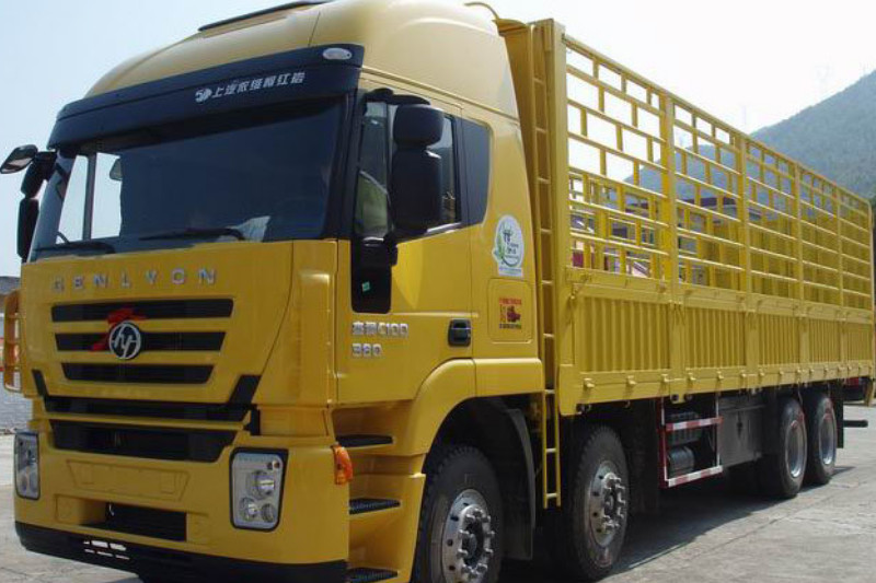 上汽紅巖 杰獅C100重卡 350馬力 8X4 9.4米 國四 倉柵載貨車(平頂)(CQ5315CCYHTG466)