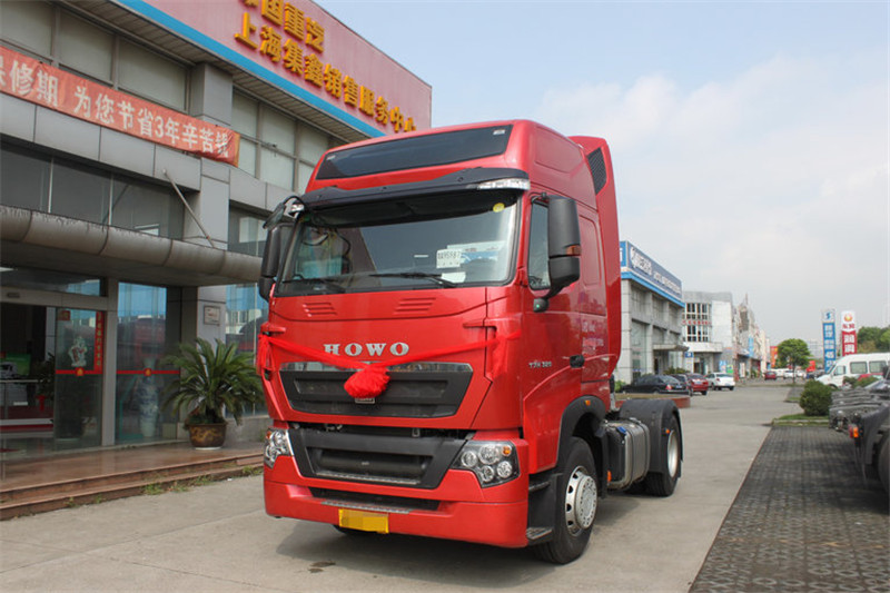 中國重汽 HOWO T7H重卡 440馬力 4X2 國四危險(xiǎn)品牽引車(ZZ4187V361HD1W)(高頂)