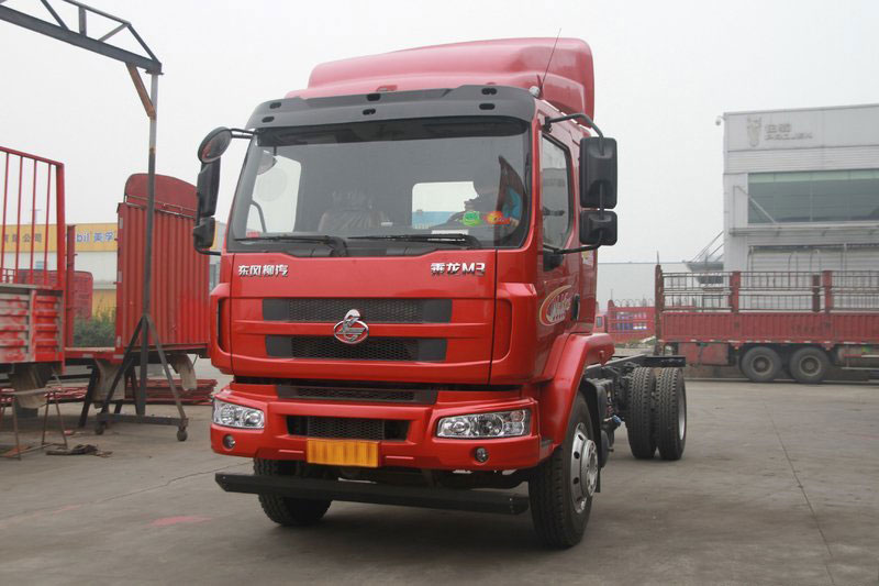 東風(fēng)柳汽 乘龍M3中卡 180馬力 4X2 6.8米排半倉柵載貨車底盤(LZ1166M3ABT)