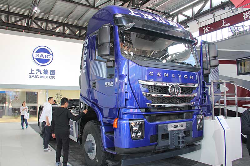 上汽紅巖 杰獅重卡 560馬力 6×6 大件運輸牽引車