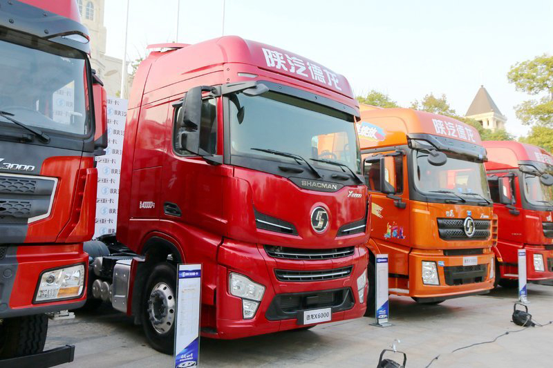 陜汽重卡 德龍X6000550馬力 6×4 國六牽引車