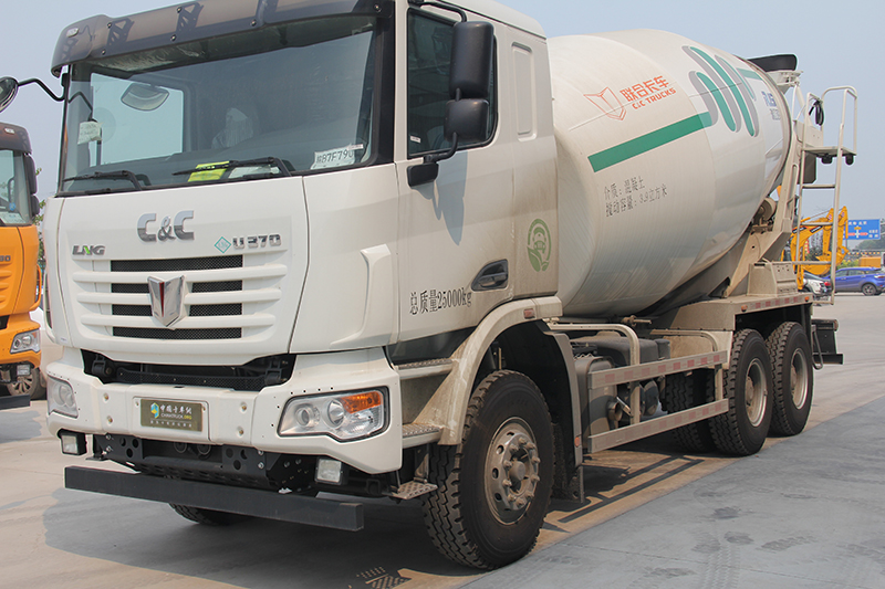聯(lián)合卡車U375 375馬力 6X4 LNG混凝土攪拌車