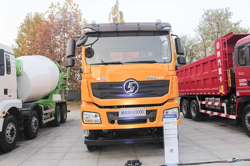 陜汽重卡 德龍新M3000 400馬力 8X4 7.6米自卸車(chē)