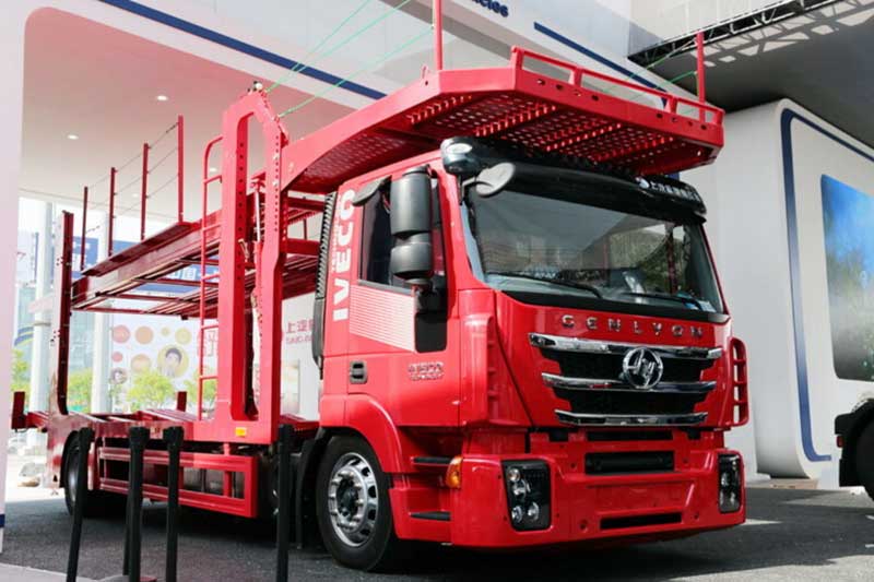 上汽紅巖 杰獅M500 320馬力 4X2 中置軸轎運(yùn)車(chē)(CQ5186TCLHMVG681)