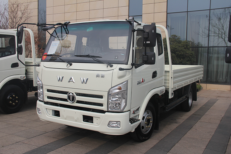 奧馳A3 4.15米貨箱 4×2 130馬力 國六 單排欄板輕卡