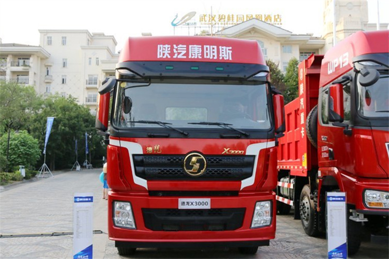 陜汽康明斯 德龍X3000 輕量化版 440馬力 4X2 國(guó)五牽引車(chē)(4000軸距)(伊頓13擋)(SX4180XC13)