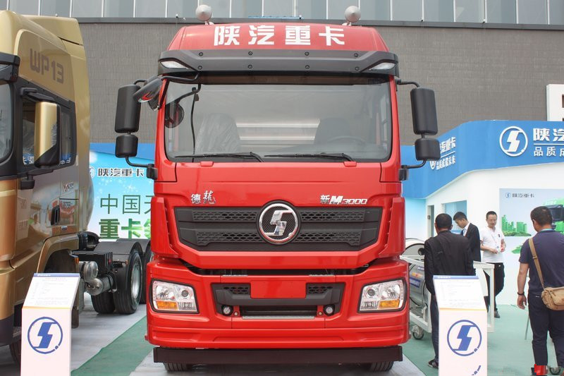 陜汽重卡 新德龍M3000 輕量化版 430馬力 6X4 國(guó)五LNG牽引車(緩速器)(SX4258GR384TL)