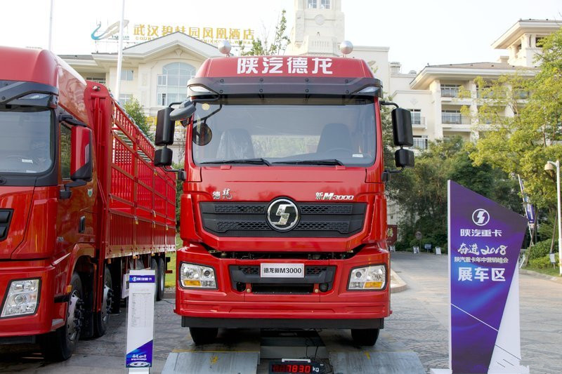 陜汽重卡 新德龍M3000 輕量化版 400馬力 6X4 國(guó)五LNG牽引車(SX4258GU384CTL)