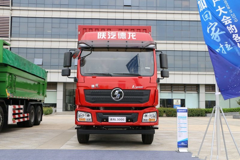 陜汽重卡 德龍L3000 300馬力 6X2 8.7米 國五廂式載貨車(高頂)(SX5250XXYLA9)