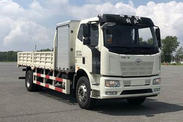 解放 J6L 18T 4.755米排半純電動(dòng)欄板載貨車(CA1180P62L3BEV)327.82kWh