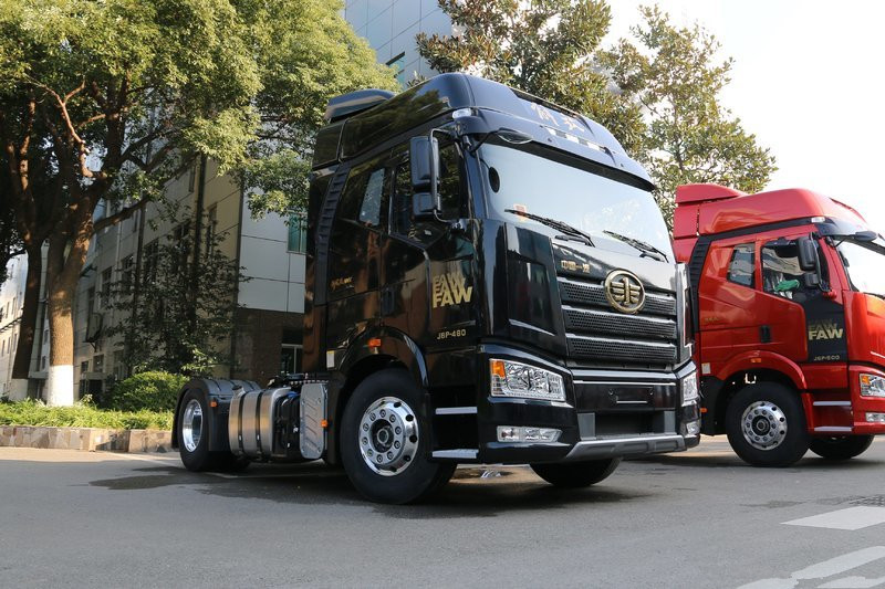 一汽解放 新J6P重卡 460馬力 4X2 國(guó)五自動(dòng)擋牽引車(chē)(AMT手自一體)(CA4180P66K24E5)