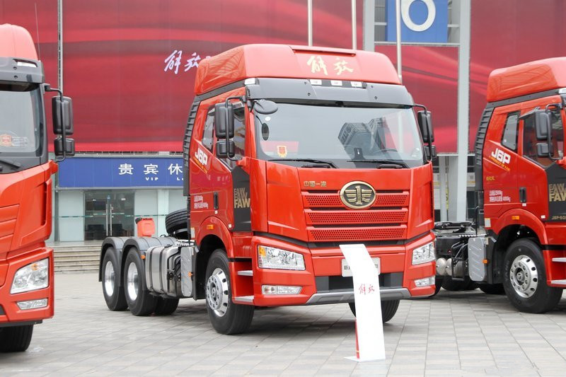 一汽解放 新J6P重卡 領(lǐng)航標(biāo)載版 四季款 500馬力 6X4 國(guó)五牽引車(chē)(CA4250P66K25T1A1E5)