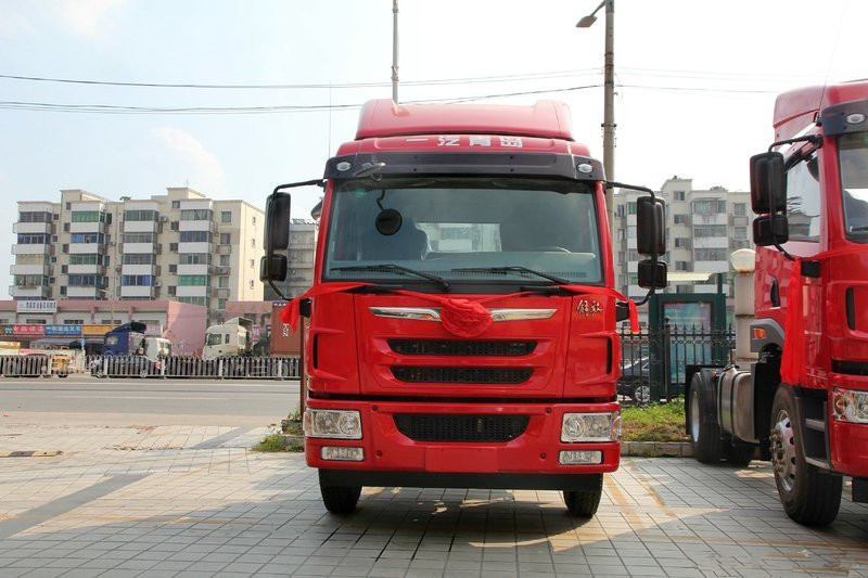 青島解放 龍V中卡 180馬力 4X2 國五牽引車(CA4085PK2E5A80)