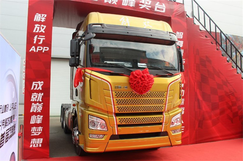 青島解放 JH6重卡 智尊550 50周年限量版 550馬力 6X4 國五AMT自動(dòng)擋牽引車(CA4259P25K2T1E5A80)