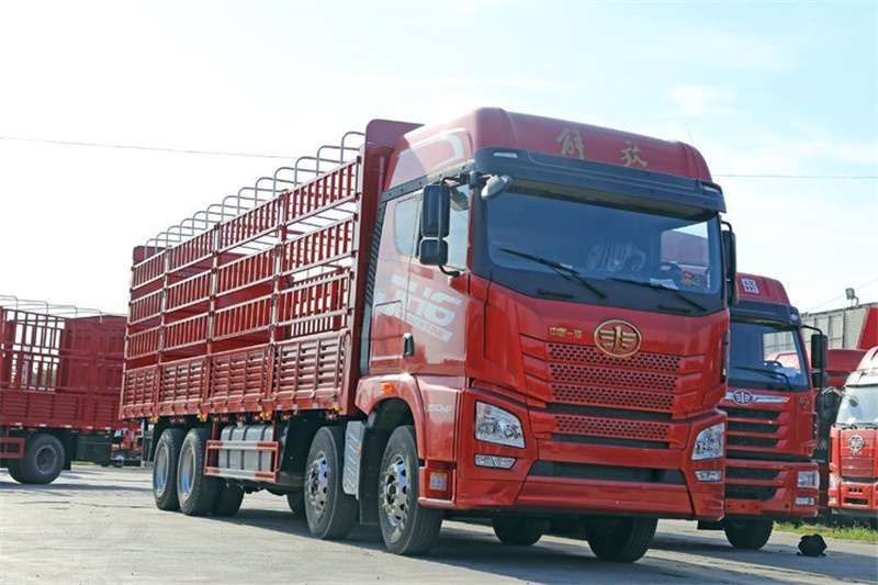 青島解放 JH6重卡 400馬力 8X4 9.5米 國五倉柵式載貨車(CA5310CCYP25K15L7T4E6A80)