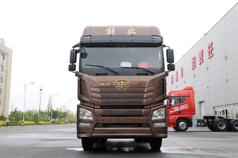 青島解放 JH6重卡 420馬力 6X4 國(guó)五危險(xiǎn)品牽引車(CA4250P25K2T1E5A1)