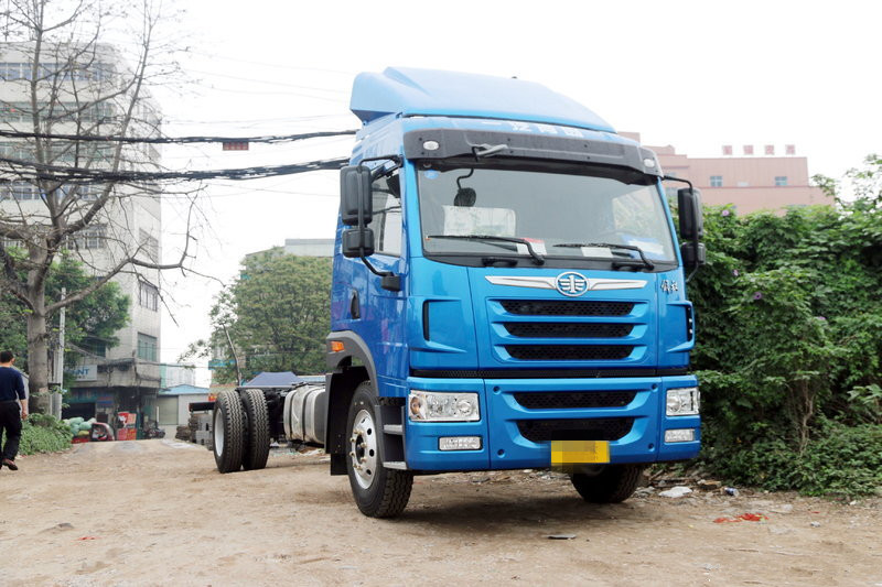 青島解放 龍VH中卡 180馬力 4X2 7.8米 國五廂式載貨車(CA5189XXYPK2L5E5A80)