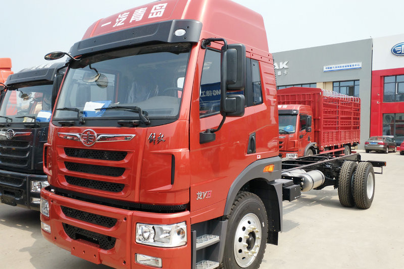 青島解放 龍VH中卡 180馬力 4X2 6.75米 國五倉柵式載貨車(CA5168CCYPK2L2E5A80-1)