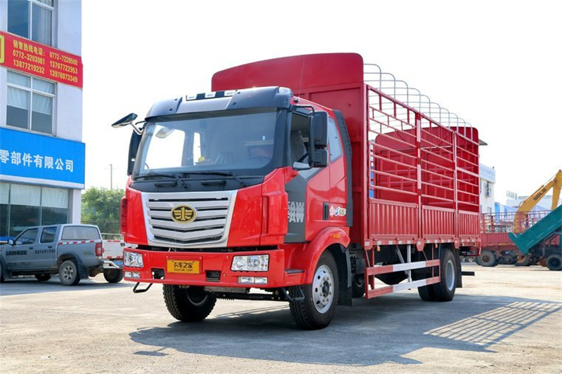 青島解放 金陸中卡 220馬力 4X2 6.8米 國五倉柵式載貨車(LZT5180CCYPK2E5L3A95)