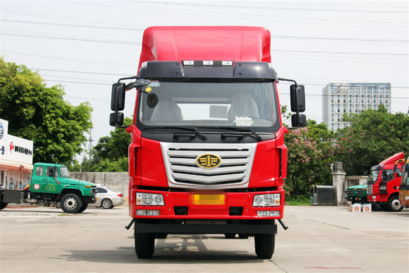 青島解放 金陸中卡 180馬力 4X2 6.8米 國五畜禽載貨車(LZT5160CCQPK2E5L3A95)