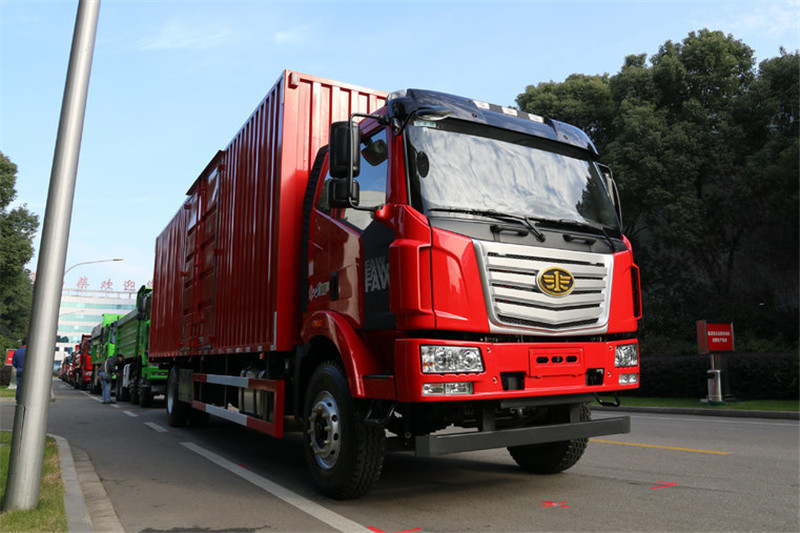 青島解放 金陸中卡 220馬力 4X2 9.6米 國五廂式載貨車(LZT5180XXYPK2E5L10A95)