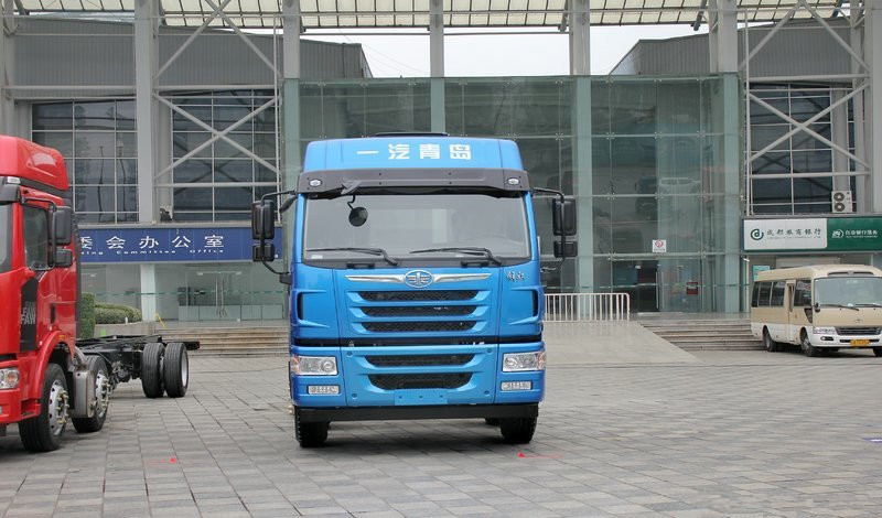 青島解放 悍V中卡 180馬力 4X2 7.65米 國五廂式載貨車(378后橋)(CA5160XXYPK2L5E5A80-3)