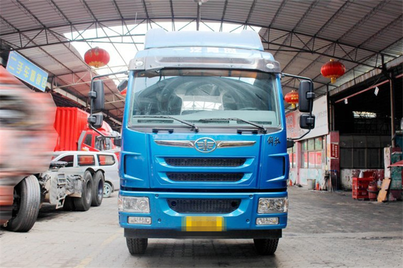 青島解放 龍V中卡 180馬力 4X2 5.75米 國五倉柵式載貨車(CA5181CCYPK2E5A80)