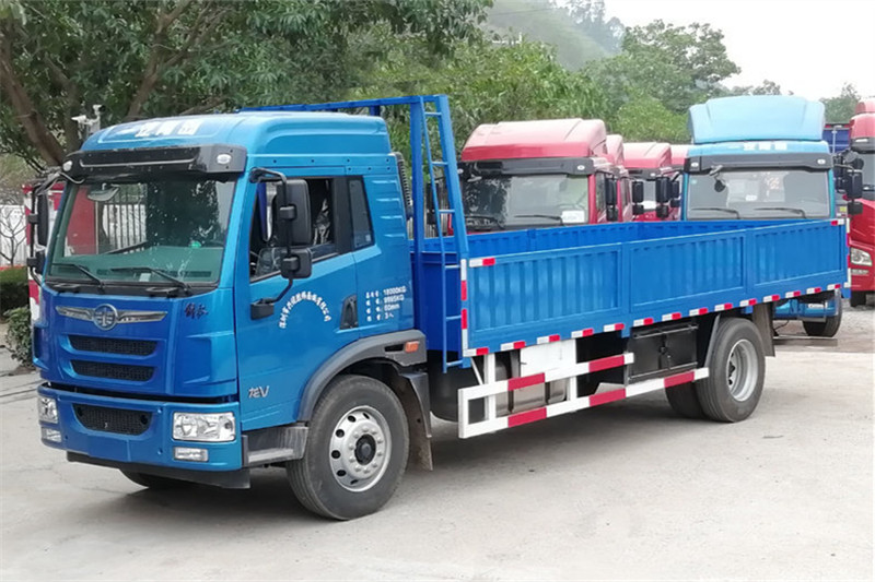 青島解放 龍V中卡 220馬力 4X2 6.2米 國五排半欄板載貨車(CA1181PK2E5A80)